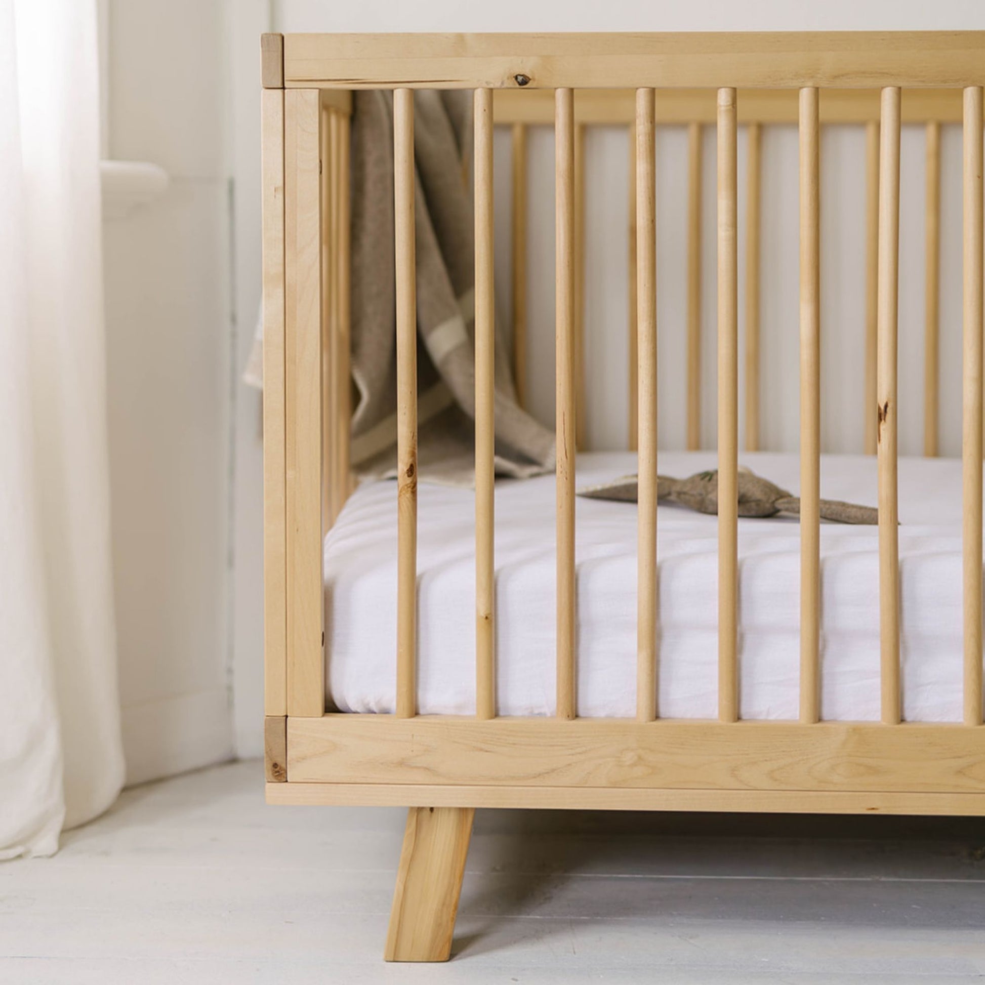 Brilliant White Linen Cot/Bassinet Sheet