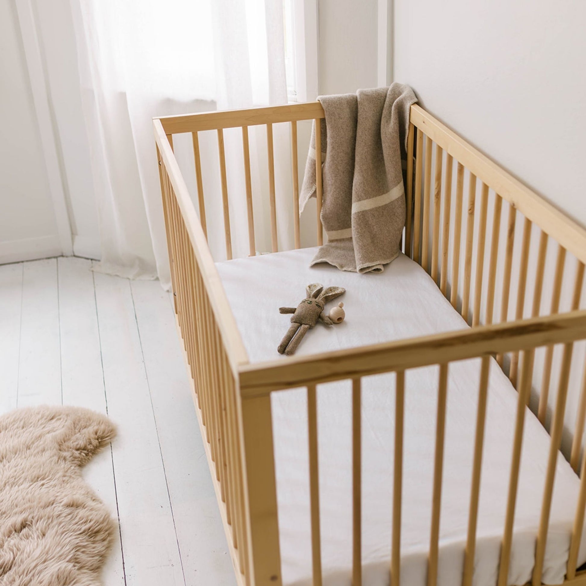 Brilliant White Linen Cot/Bassinet Sheet