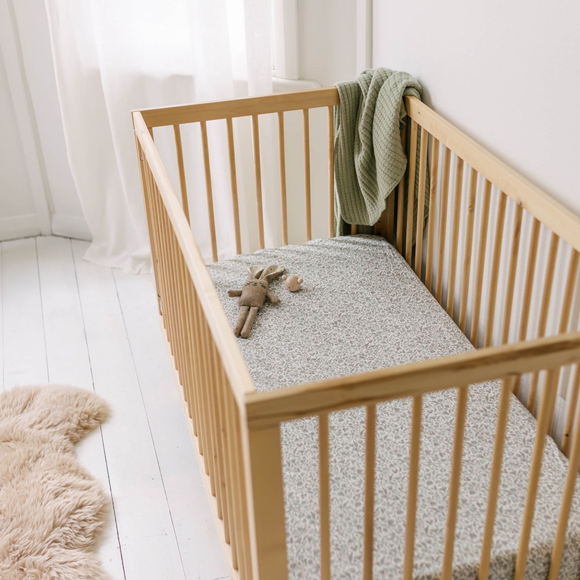 Evelyn Linen Cot/Bassinet Sheet
