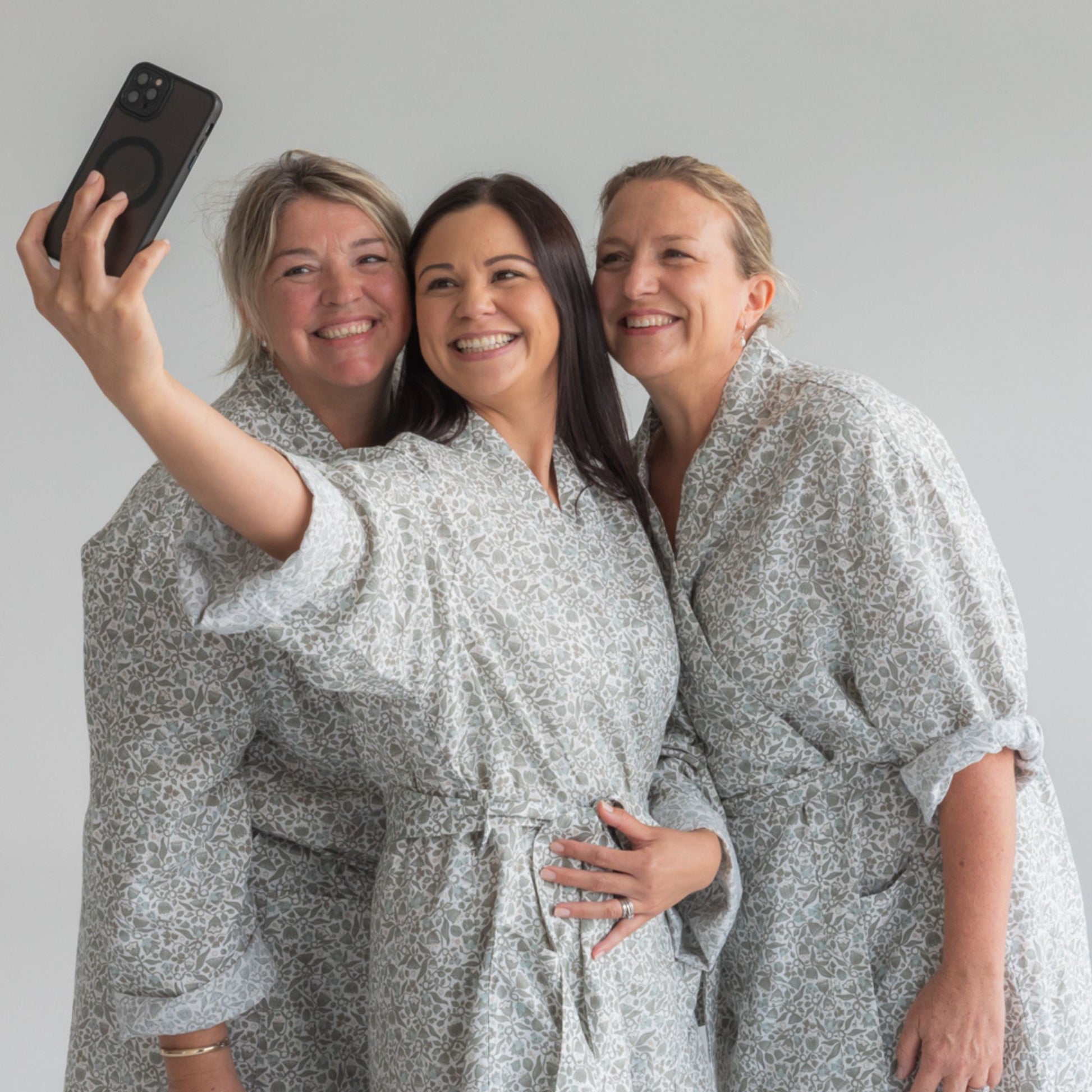 Evelyn Linen Robe